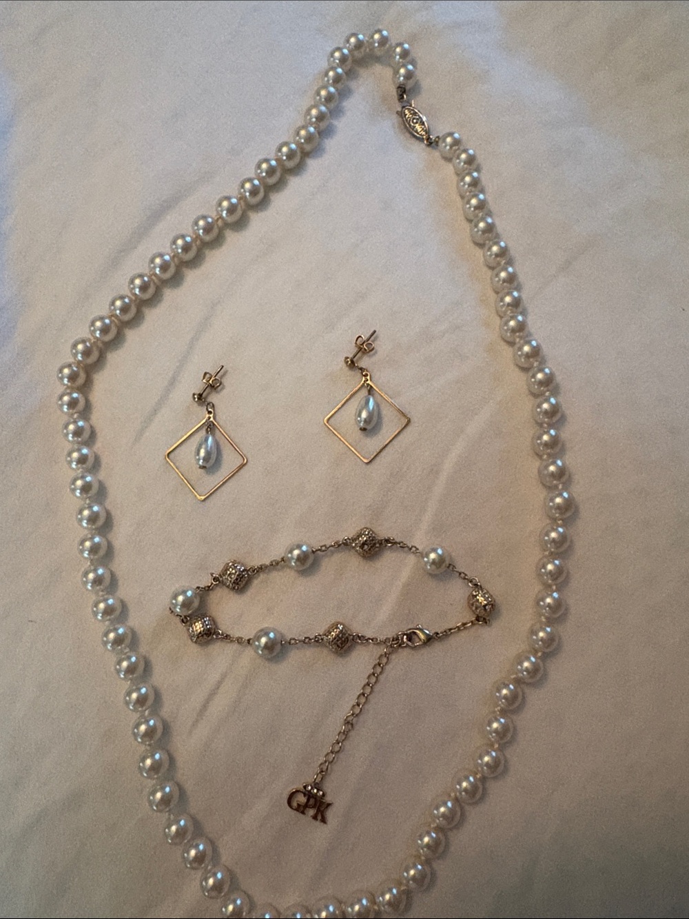 Gold & White glass Pearl Necklace, Bracelet and Earrings Set